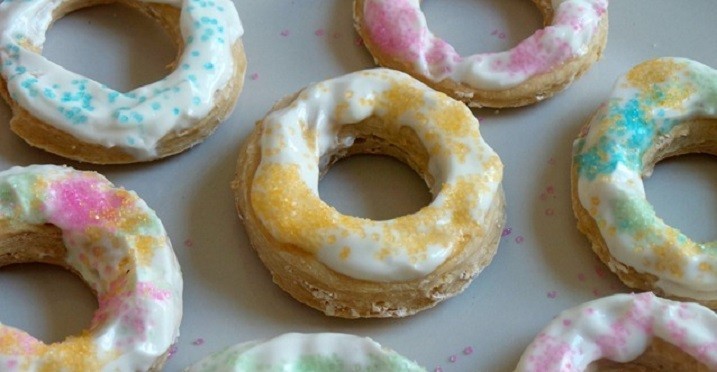 Make These Super Easy Doggy Donuts For Your Pup!