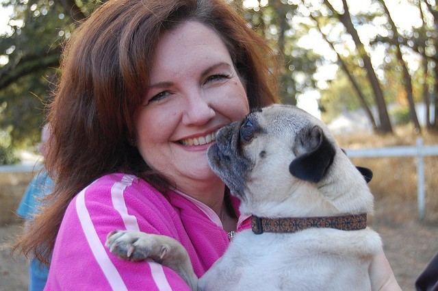 kissing a pug